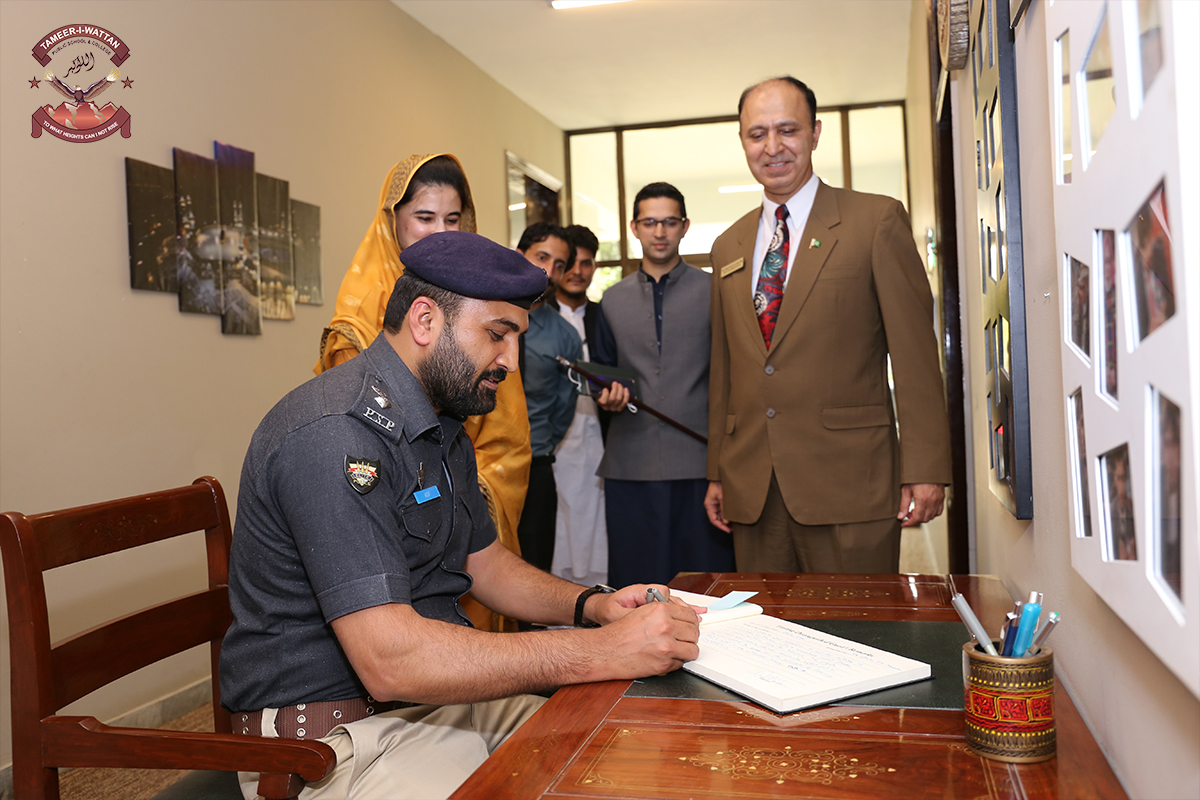 DPO Visit Book Fair Mansehra Pic 21