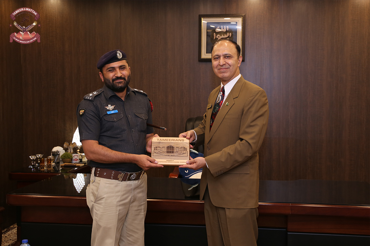 DPO Visit Book Fair Mansehra Pic 22