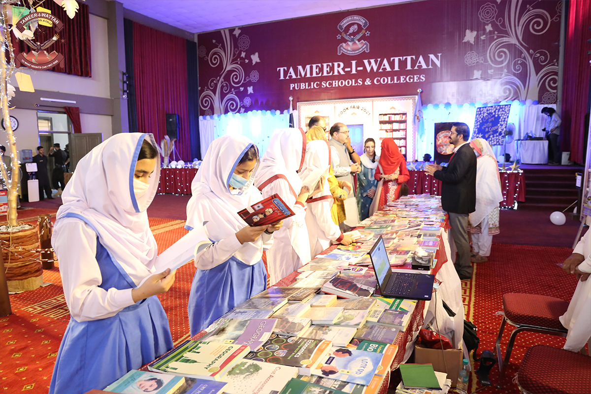 DPO Visit Book Fair Mansehra Pic 9